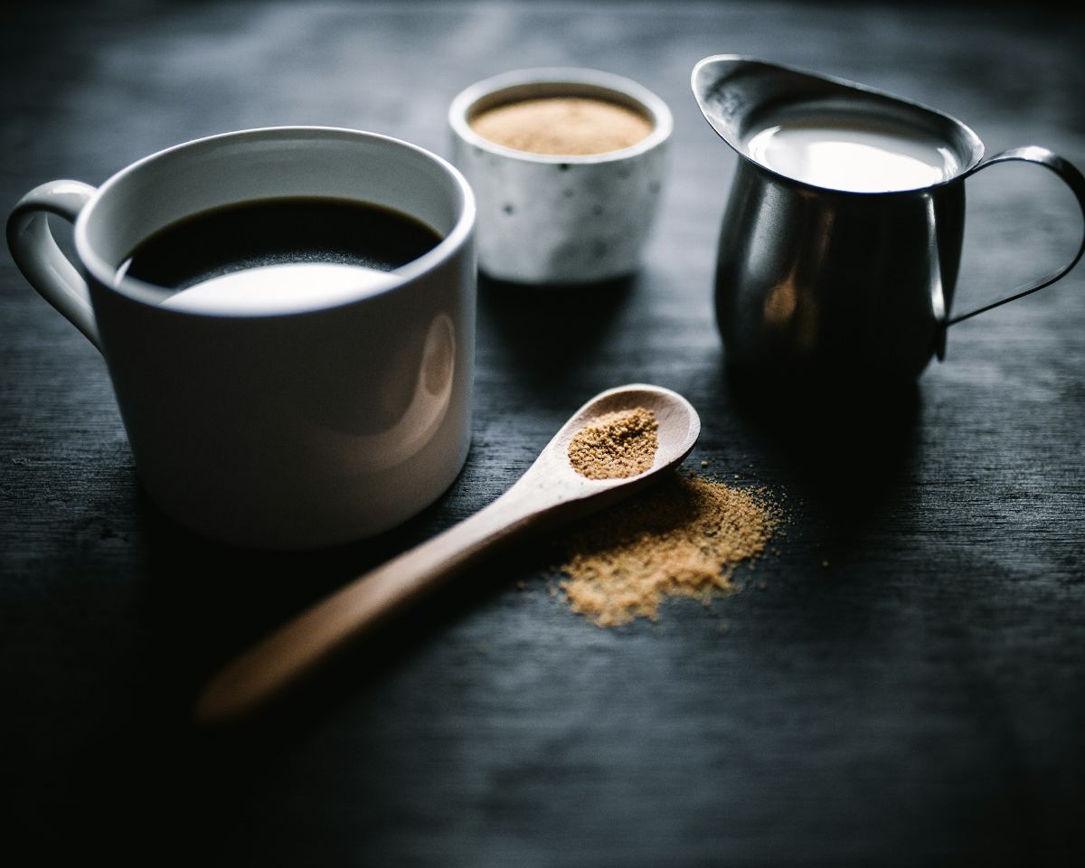 Ingredientul din cafea care aduce mai multe calorii decât zahărul. Ce arată un studiu pe 30.000 de adulți