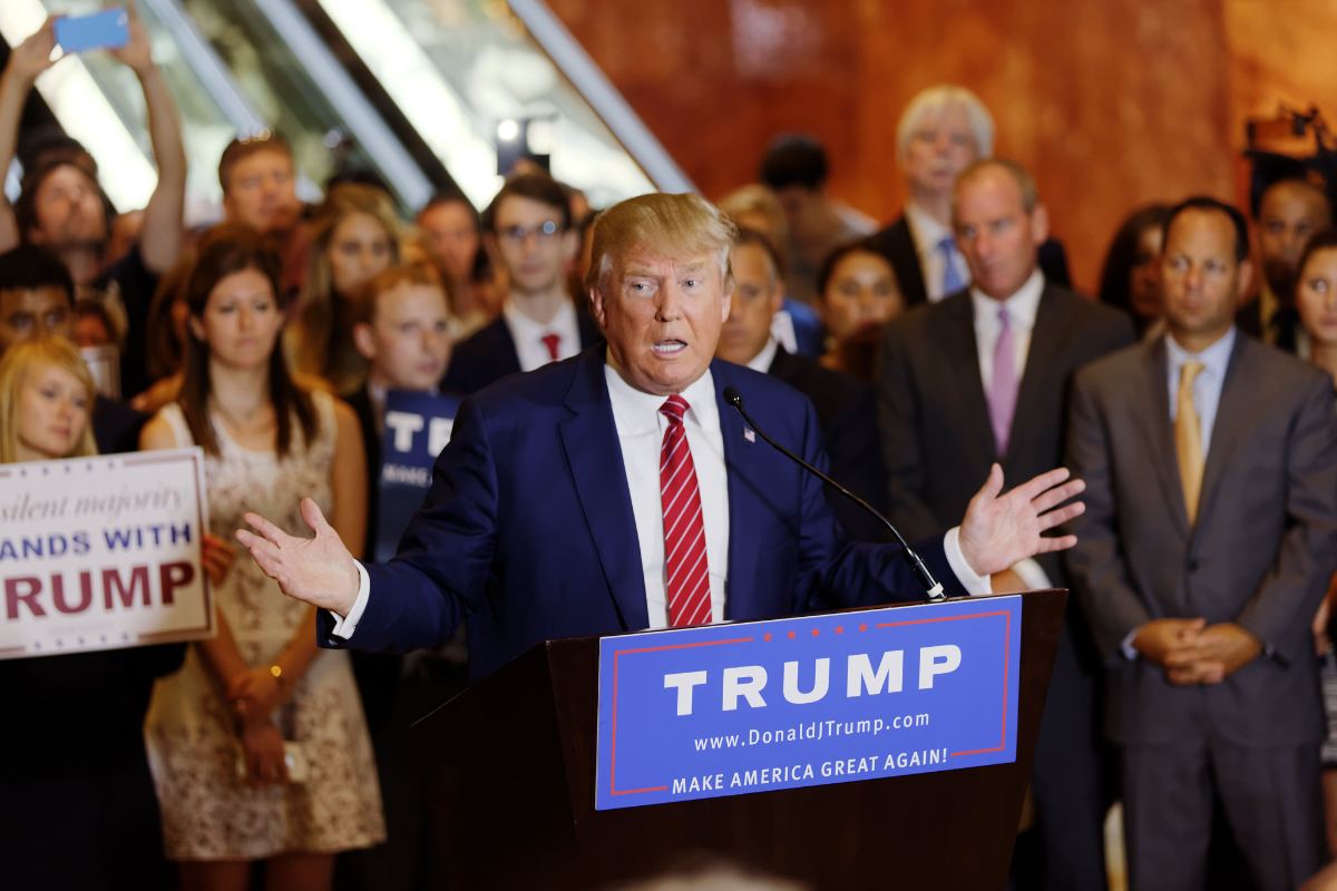 Trump amenință Rusia și Ucraina cu taxe vamale de 200%, după ce a suspendat sancțiunile de 500% împotriva Moscovei