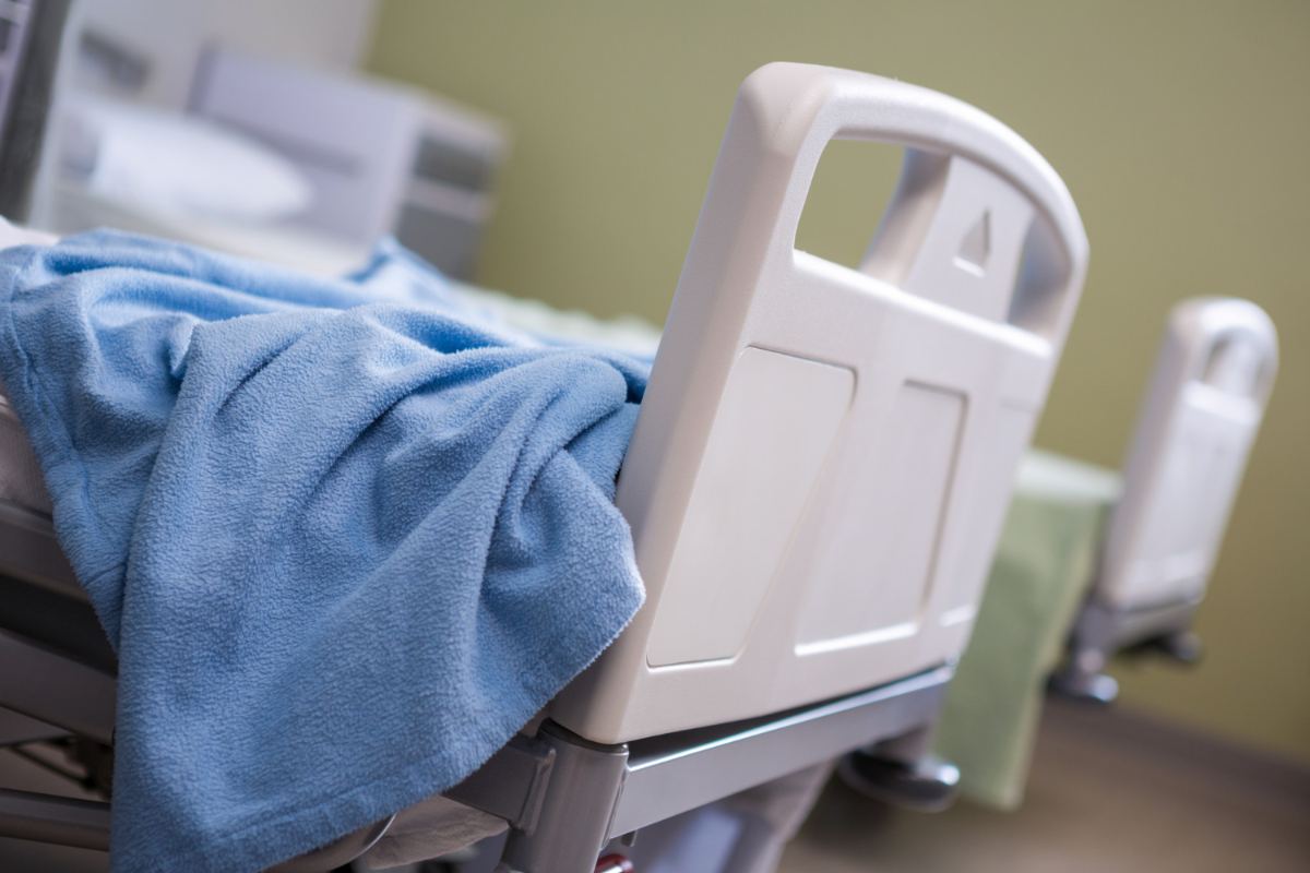Criză la Spitalul Județean Arad din cauza hepatitei A. Câte doi copii într-un pat, după creșterea cazurilor