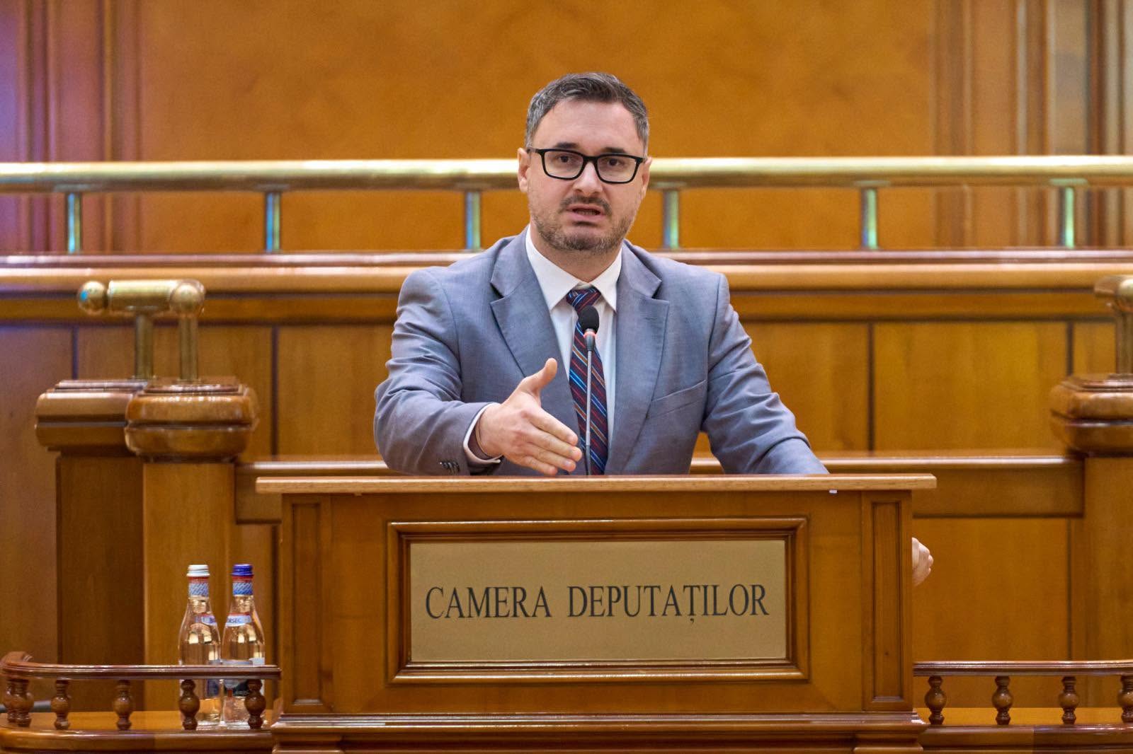 Deputatul AUR, Dan Tănasă, trimis în judecată pentru incitare la ură și discriminare. Imunitatea parlamentară nu îl protejează