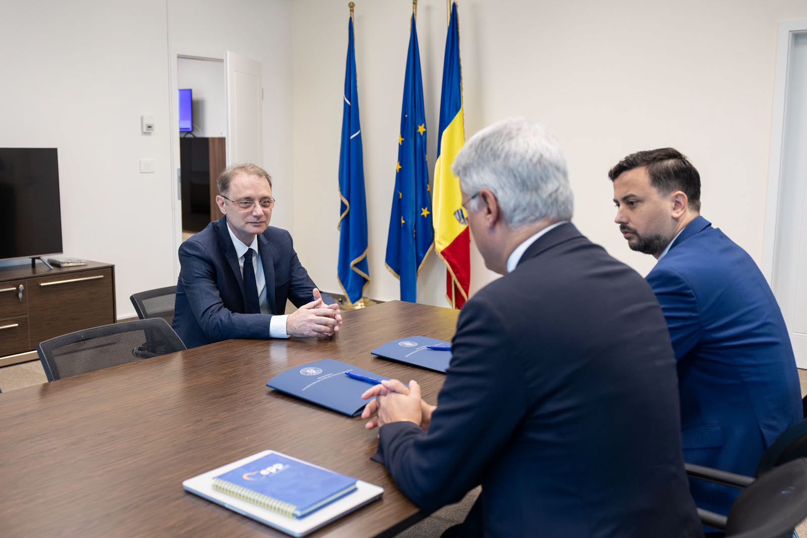 România riscă să piardă bani din PNRR. Premierul Luca Niculescu cere măsuri urgente miniștrilor
