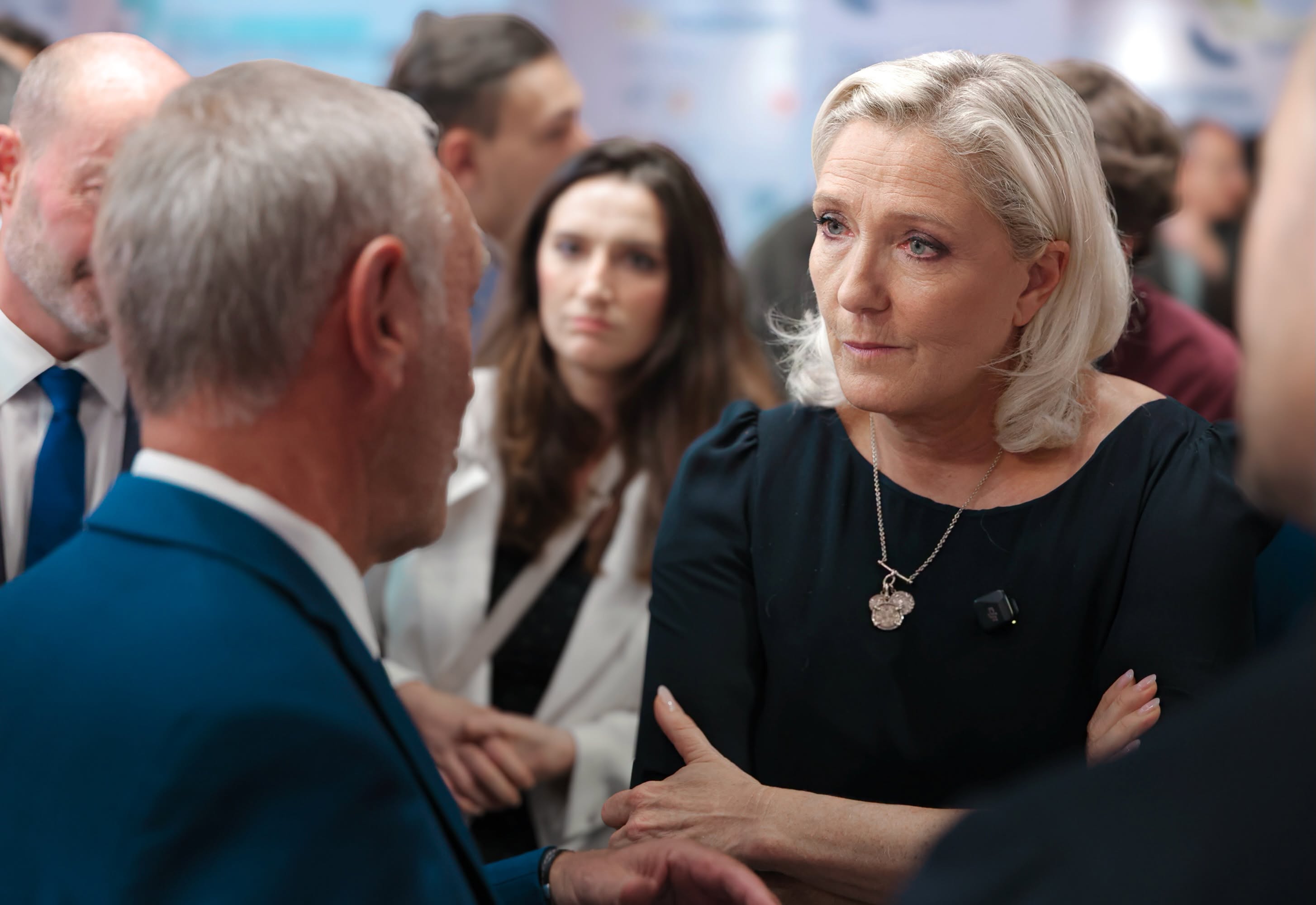 Donald Trump o laudă pe Marine Le Pen, o admiratoare a Rusiei: „Este vocea conservatoare a Franței”