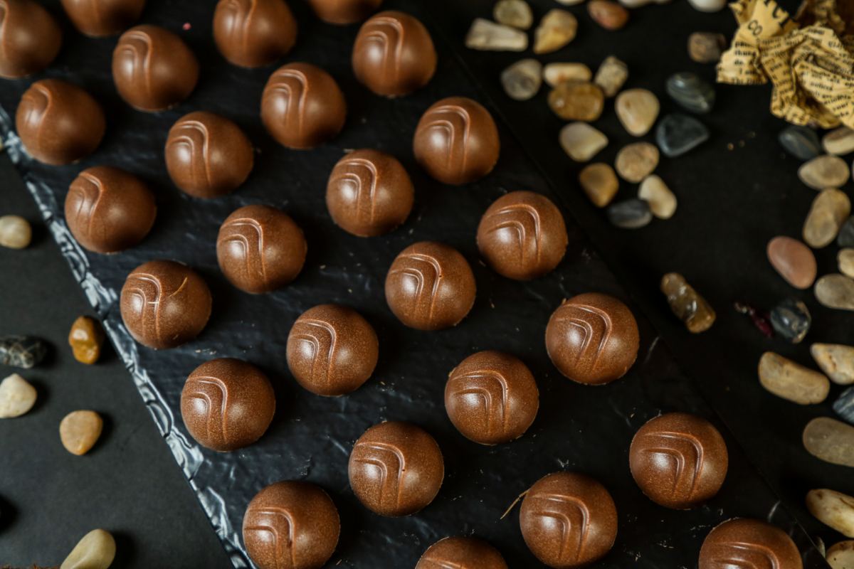 Lindt recunoaște că a scumpit prea mult ciocolata și a pierdut clienți. Compania începe să reducă prețurile