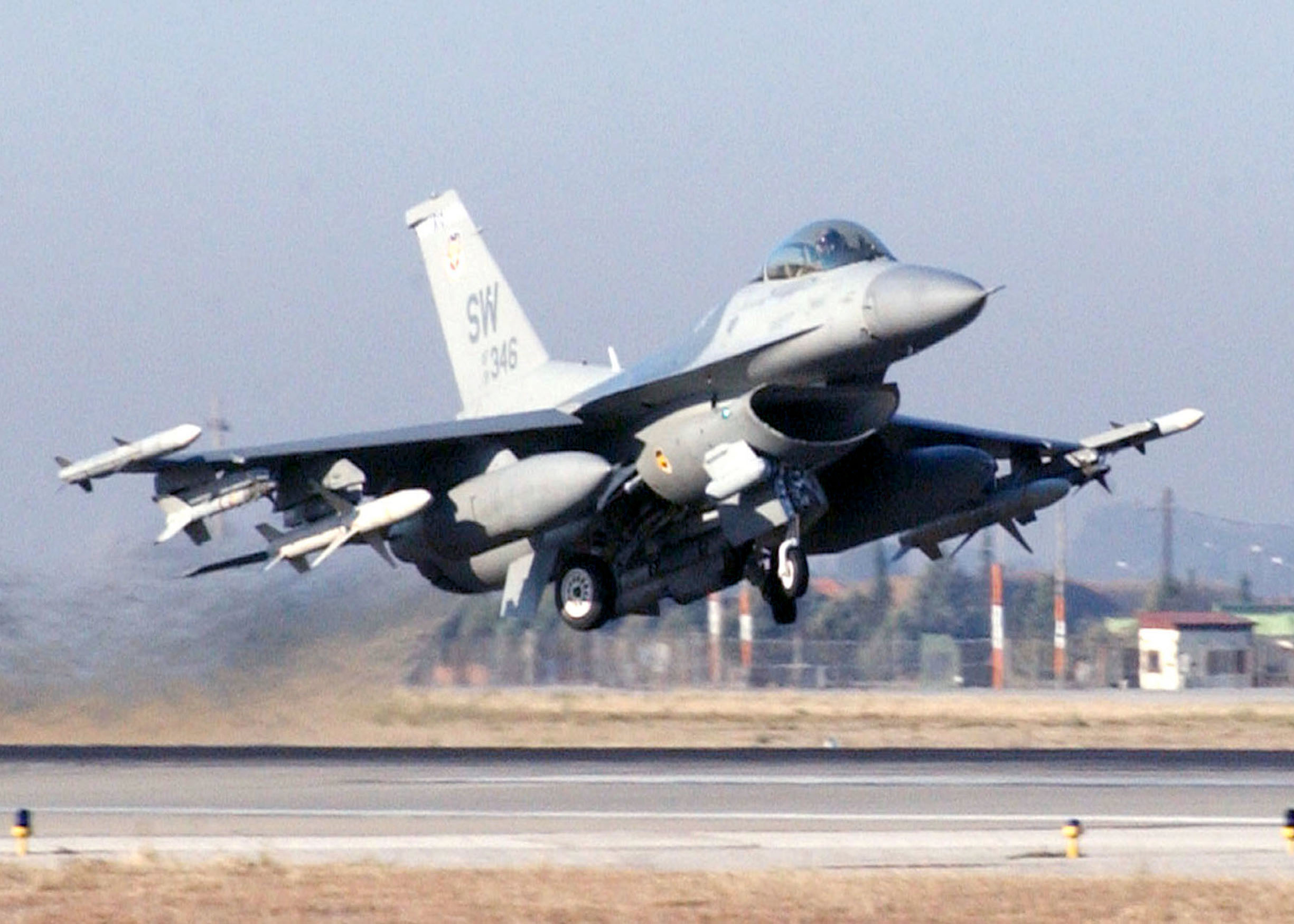 Alertă în Marea Neagră: două drone rusești de atac Geran, doborâte de avioane F-16 românești în spațiul aerian al României