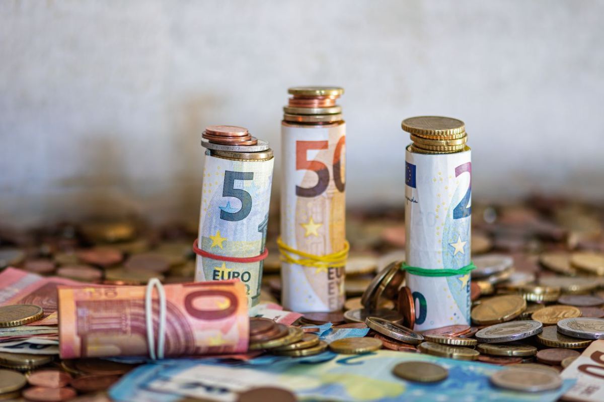 Salariul minim în România, printre cele mai mici din UE. Cât câștigă angajații din restul Europei