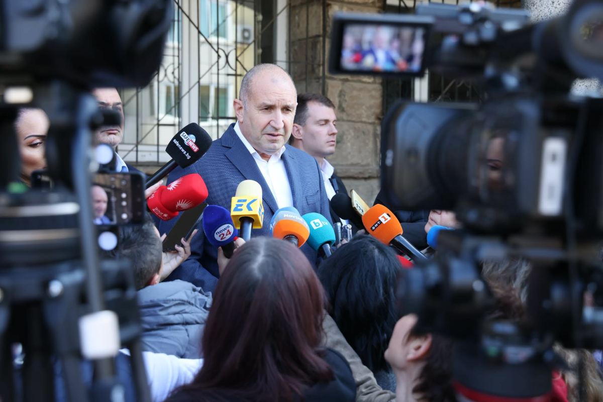 Premierul Bulgariei acuză România că a provocat noi atacuri rusești în Marea Neagră. Radev, lăudat de Moscova