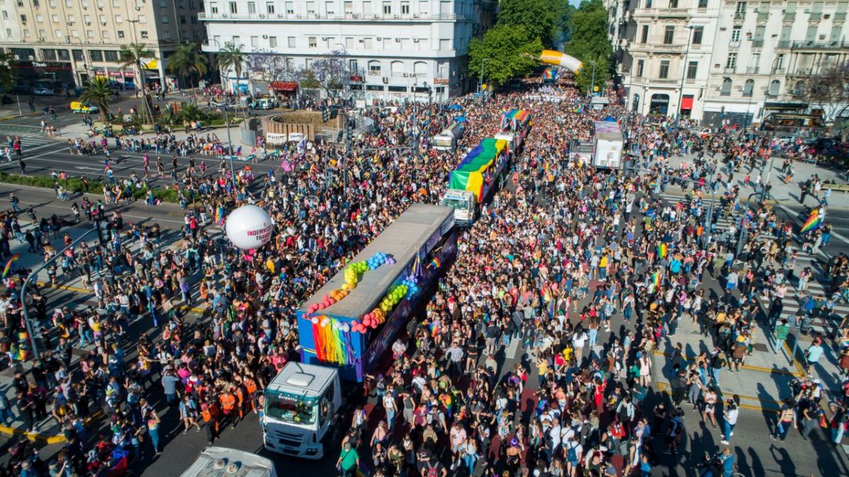 Studenții au pus capăt celor 14 ani de dominație politică a lui Vučić în Serbia. Sărbătoare pe străzile Belgradului