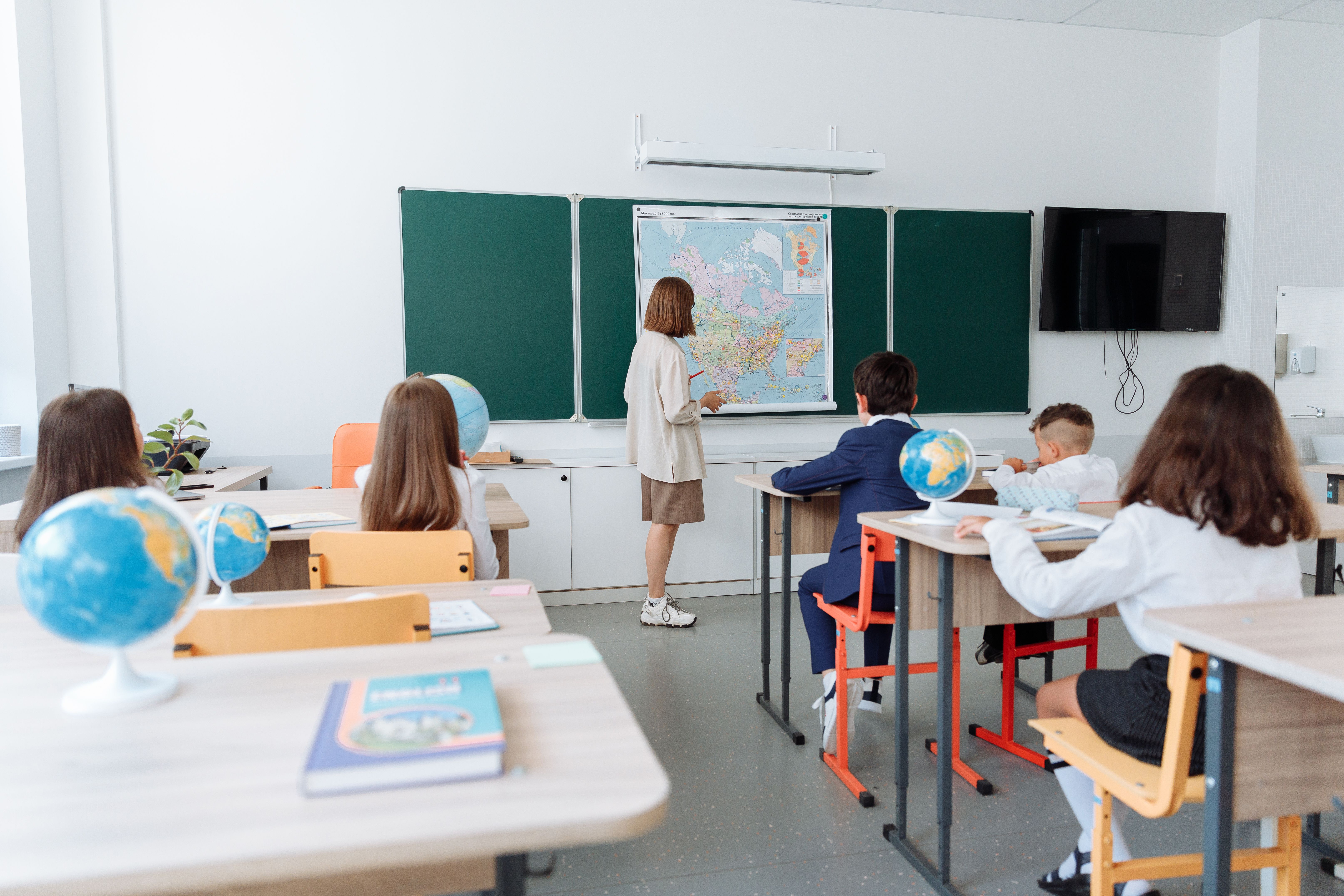 Ministrul Educației vrea schimbarea modului în care învață elevii: „Învățăm pentru teste, nu pentru viața reală”